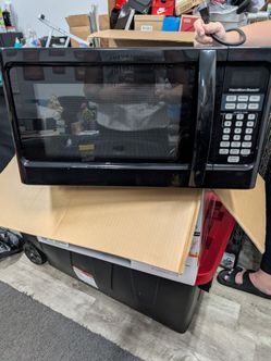 Hamilton Beach 1000W Countertop Microwave – Works – Glass Tray Included