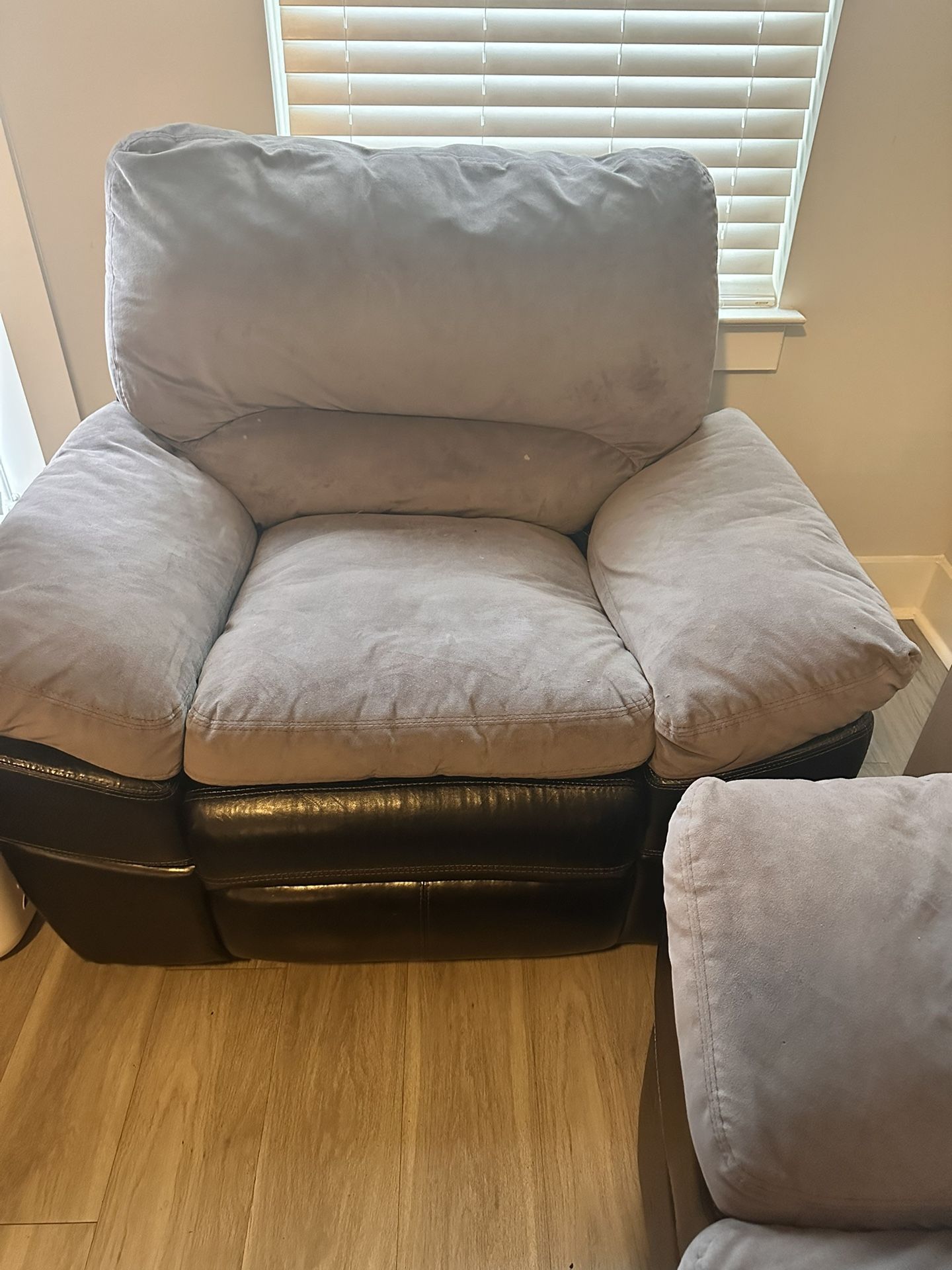 FREE 3-Piece Sofa Set (Couch, Loveseat, Recliner) - Friday Pickup Only