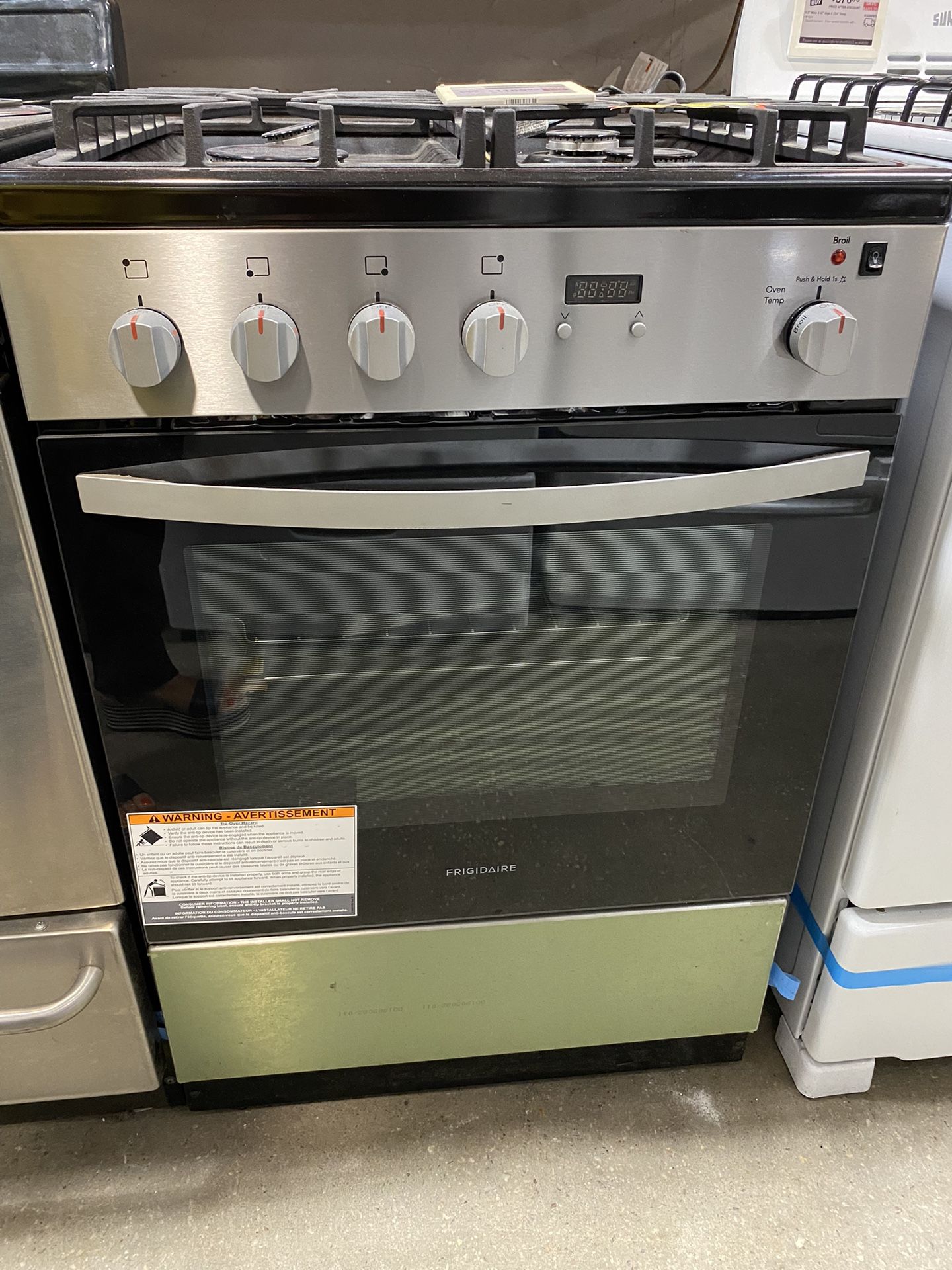 25” Gas Stove New