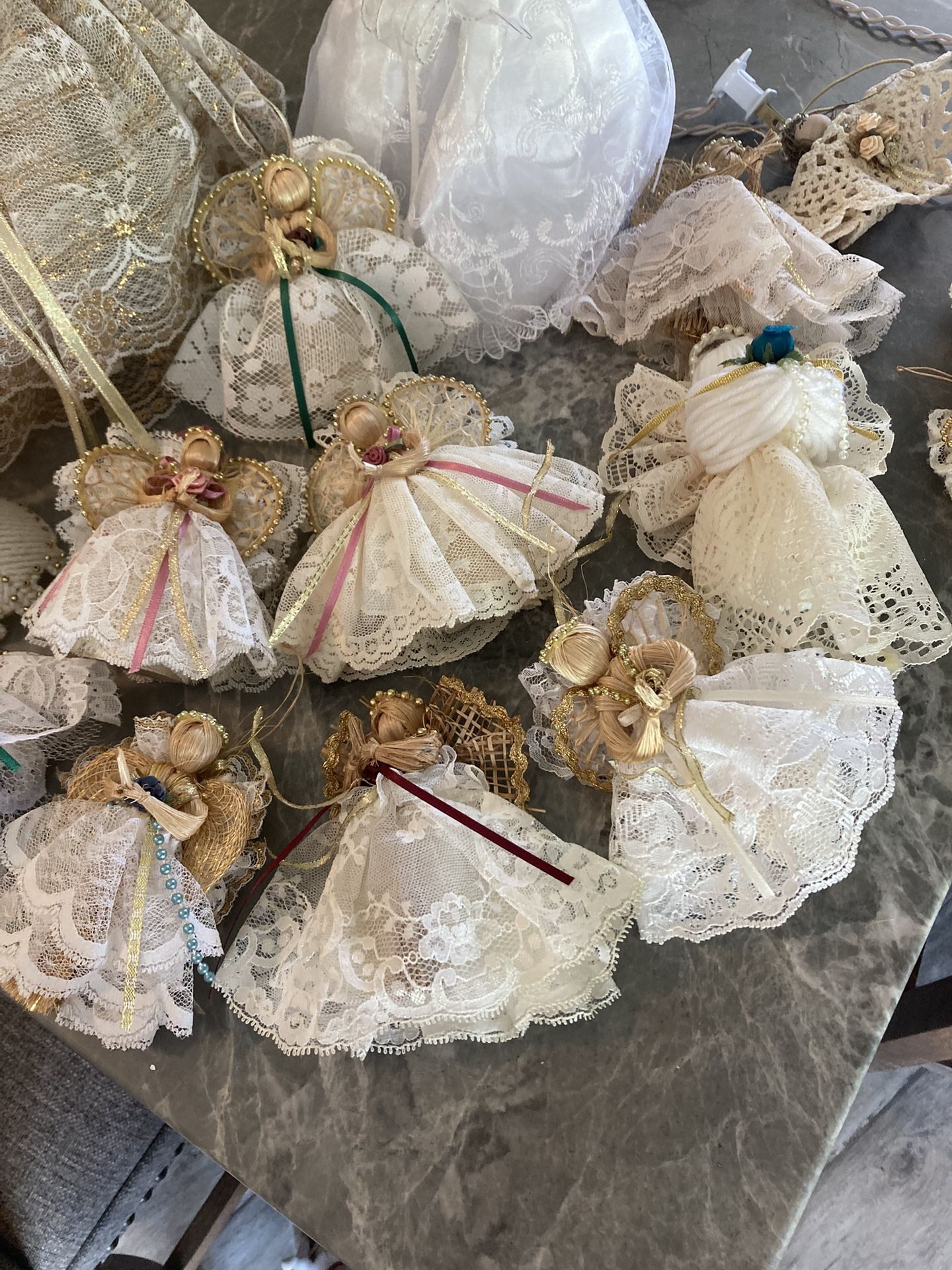 Large Grouping Of Clean Christmas Vintage Angels. Pick Up In Willowick.