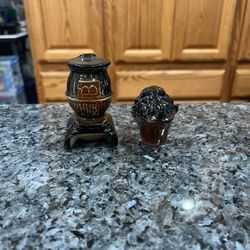 Vintage Pair Of Salt And Pepper Shakers .  Preowned 