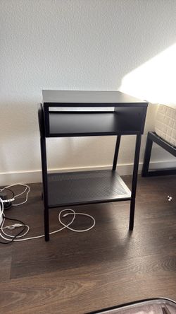Nightstand / Side table