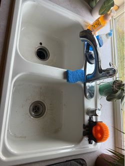 Free sink ( taking it out this week)