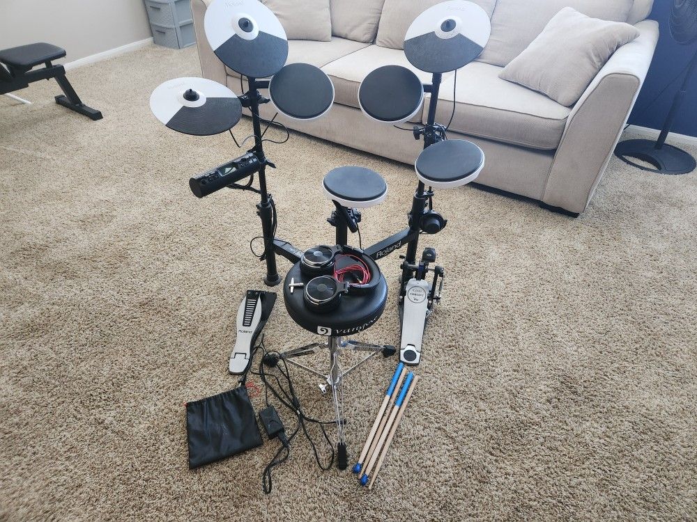 Roland Electric Drum set, Works, good has no problems, Had it for about 2 years, Barely used.