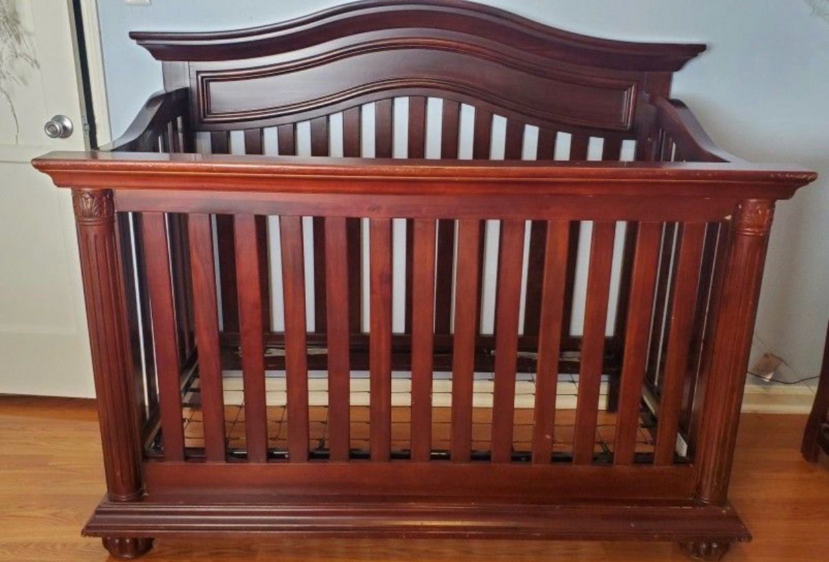 Solid Baby Crib with toddler & full size conversion kits