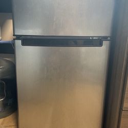 Mini fridge/freezer 