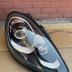 2015-2016-2018 Porsche Cayenne Headlight RH