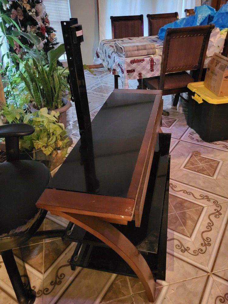 Desk With Table Stand