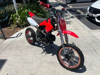 125cc motorcycle.  Like new. NO TRADES