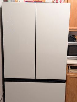 Samsung refrigerator barely 1yr old