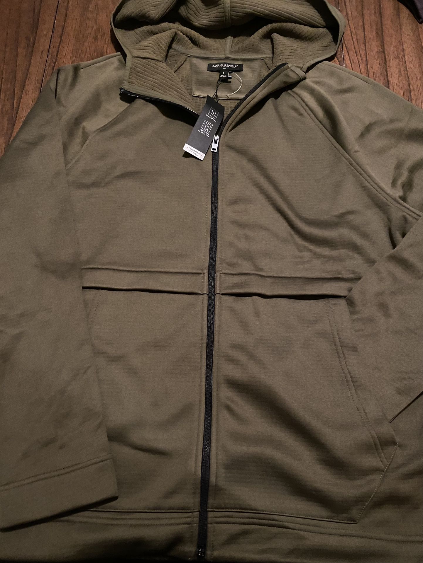 Banana Republic Men zipper sweater size L. NWT