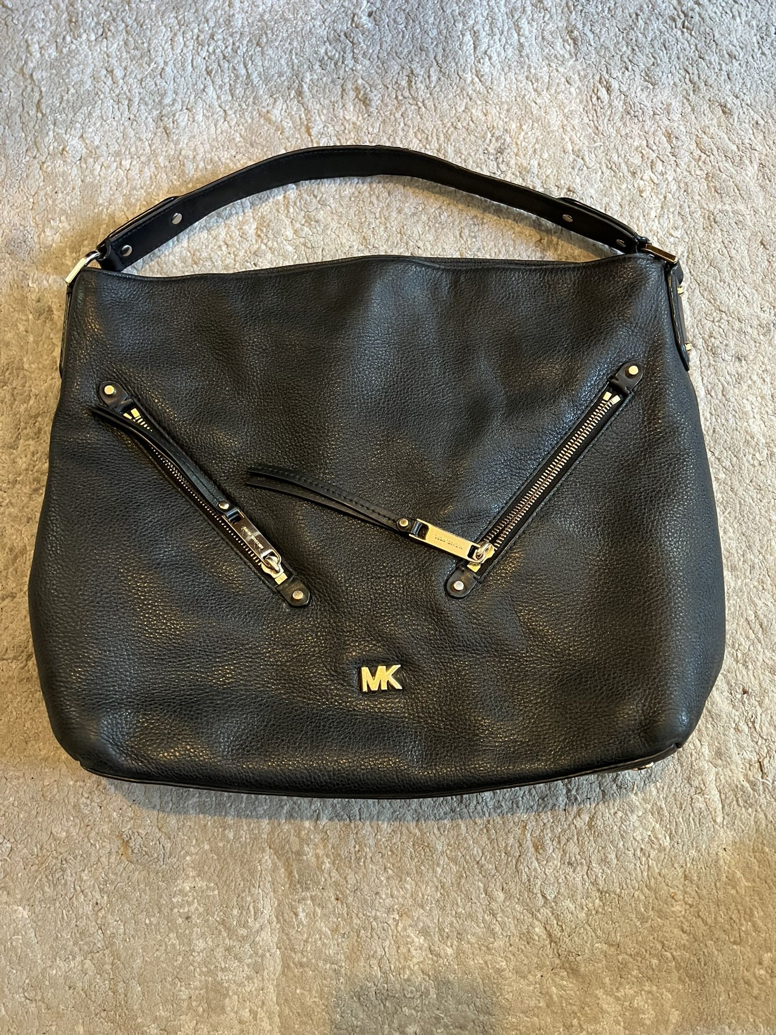 Michael Kors Evie Hobo leather front zip pocket black gold bag snap cl