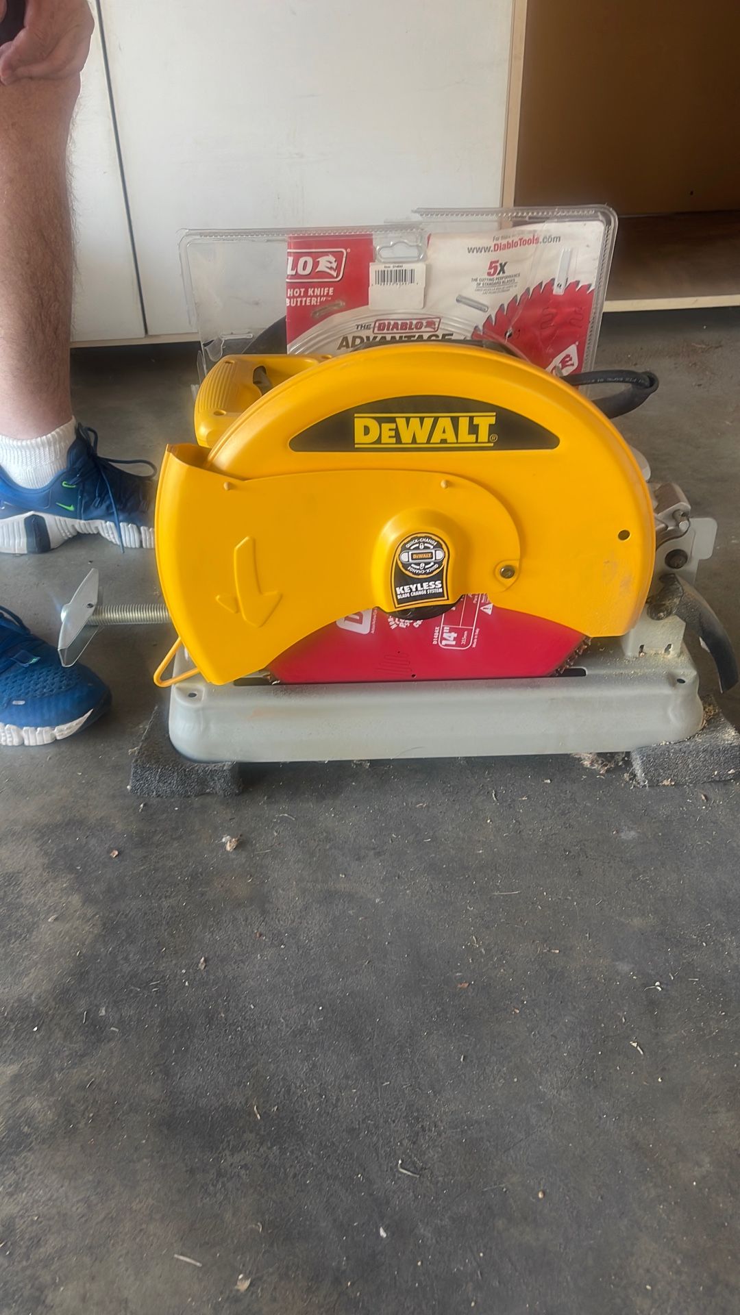 DeWalt D28715 14" Heavy-Duty ChopSaw And Blades