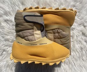 Adidas Yeezy KNIT RNR Boot