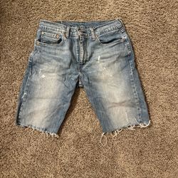 Levi jorts size 34