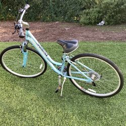 Diamondback Vital 2 women’s bicycle, bike excellent hybrid comfort