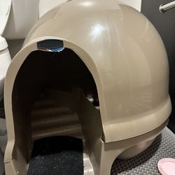 Cat Litter Dome With Brand New Cat Litter 