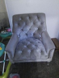 Grey chair with diamonds and long mirrior