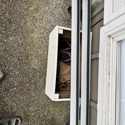 Thule AeroBars (119cm) and Evo Rased Rail feet - no locks