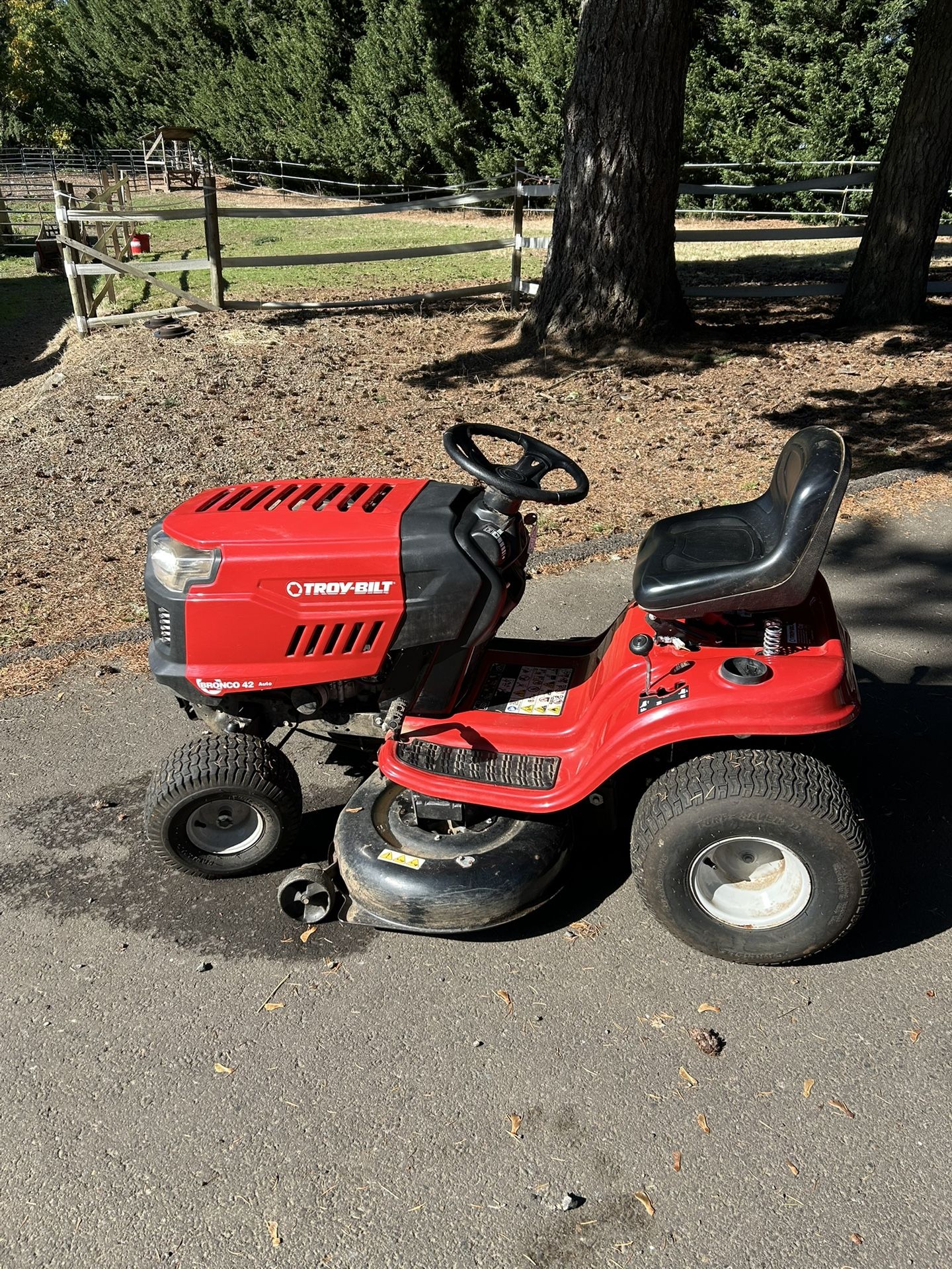 Riding Lawnmower Tractor, Troy Bilt Bronco 42 Inch Deck