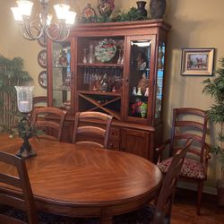 Dining room Table And Hutch