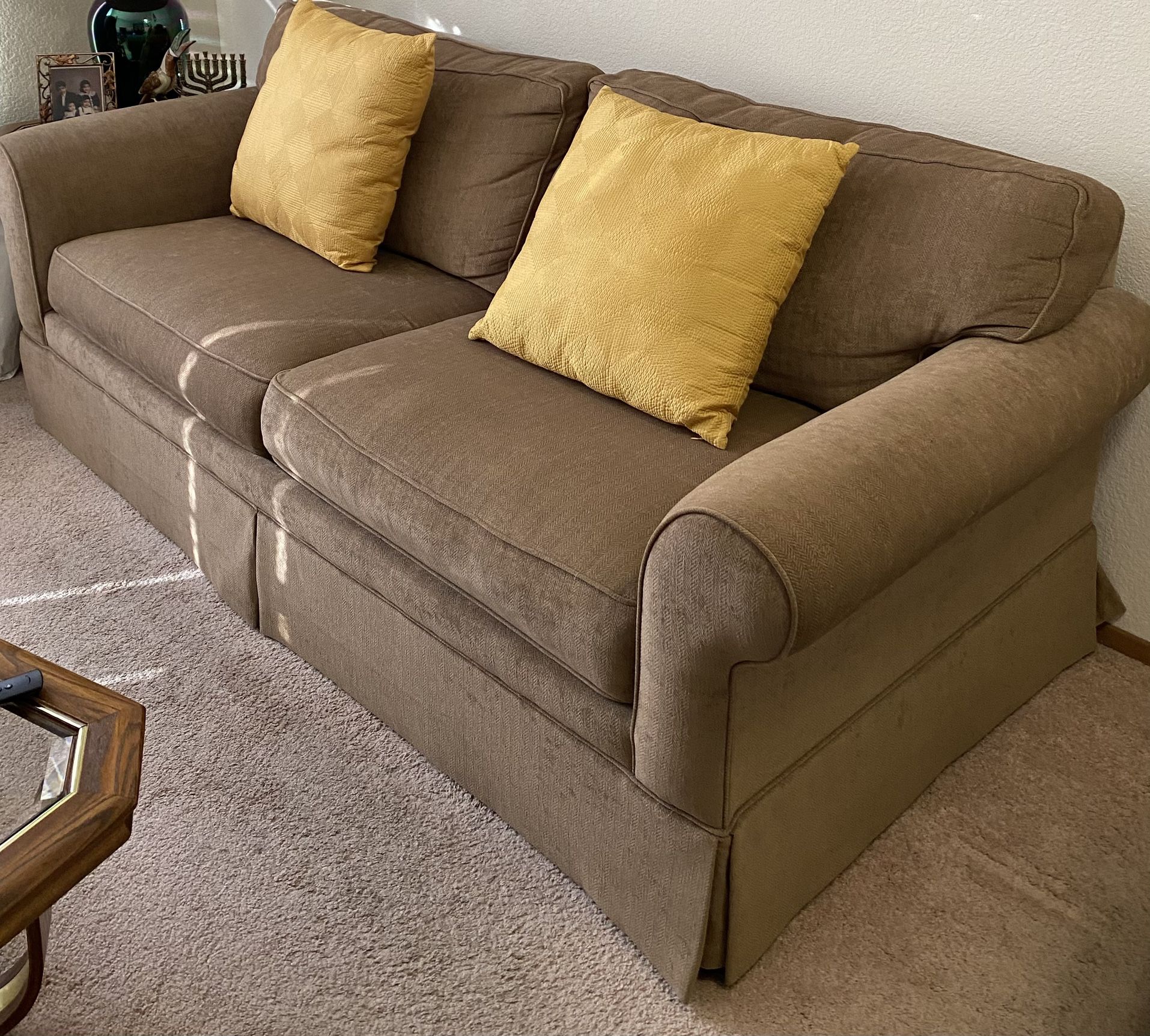 Sofa With Built-In Sleeper And Built-In Electric Pump