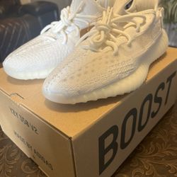 Yeezy 350 V2 Bone