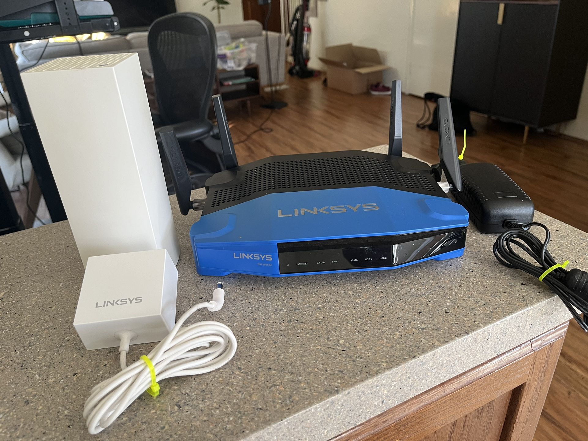 Linksys WRT1900AC Router + Linksys WHW03 Mesh Wi-Fi System