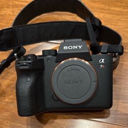 Sony - Alpha 7R IV Full-frame Mirrorless Interchangeable Lens 61 MP Camera - Body Only - Black