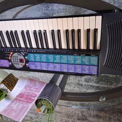 YAMAHA PSR 77 USE IN EXELENT CONDITION, Electronic Keyboard With Power Cord.