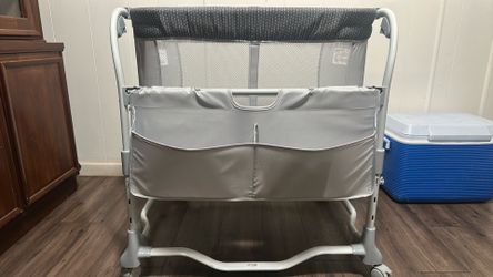 Baby Crib Good as New.