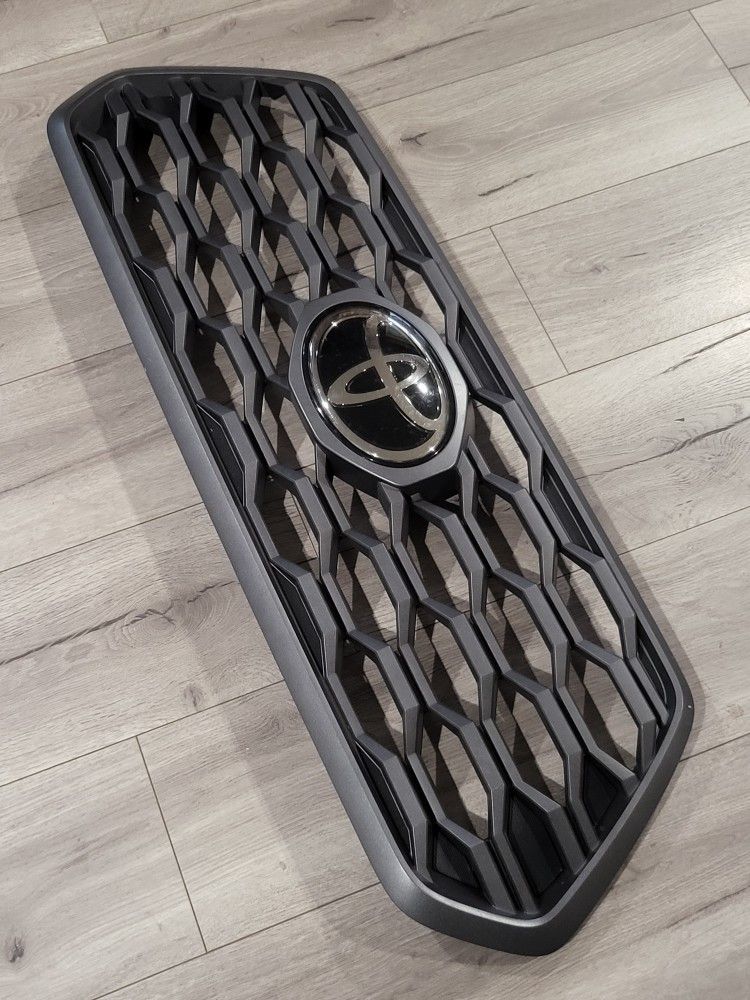Toyota Tundra Grill