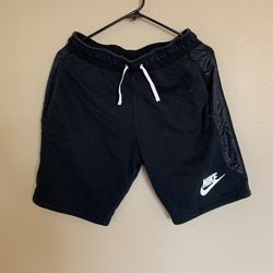 Men Nike Black Basketball Shorts Cotton Small. Used Good Condition.