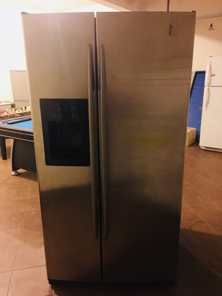 GE Refrigerator-(freezer doesn’t work) Free