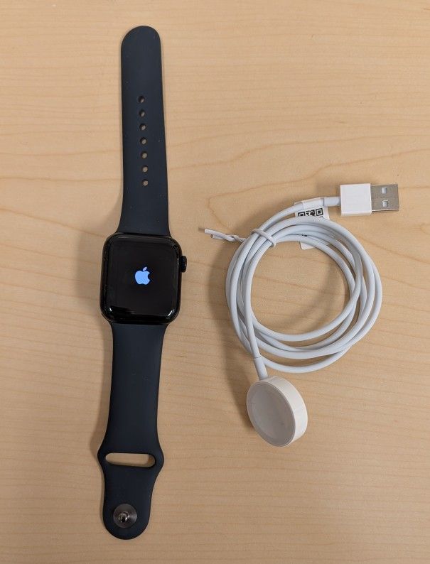 Apple Watch SE  (GPS + Cellular) (2nd Generation)