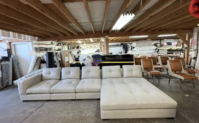 CUSTOM SECTIONAL