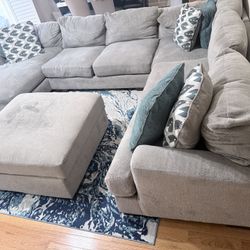 Ashley Luxury 4-Piece Sectional Sofa with Console & Storage – Excellent Condition