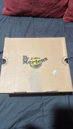 Dr martens boots size 5