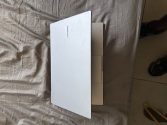 Samsung Galaxy Book4 15.6” Laptop – $300 OBO  Samsung Galaxy Book4 in great condition! 💻✨ Runs smoothly and has been taken care of. Perfect for schoo