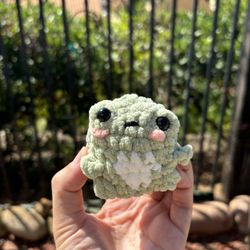 Green Pocket Frog 🐸 $8 Handmade 🧶 Crochet 🧶 