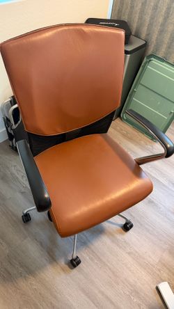 Gunlocke Office Chair – Heavy Duty – $20