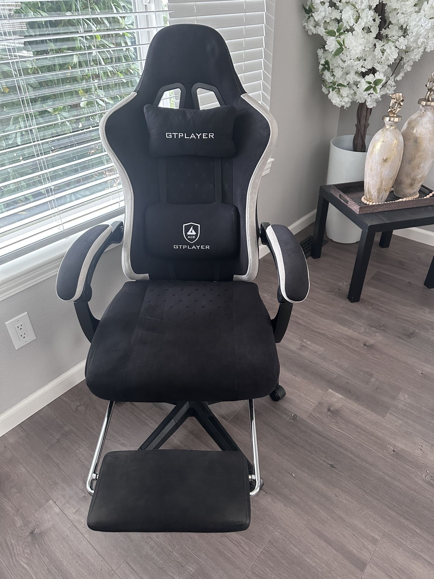 Gaming chair 
