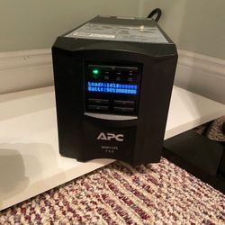 APC Smart-UPS 750VA UPS Battery Backup with Pure Sine Wave Output (SMT750) 