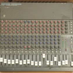 
Mackie CR1604, Original, 16 Channel Mic/Line Mixer 