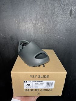 Yeezy Slides 7k