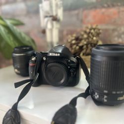 NIKON D5200 W/ Lenses & Camera Bag