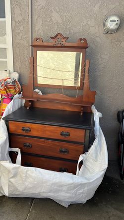 Vintage small 3 drawer dresser black/ brown
