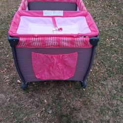 Pack N' Play w/ Changing Table