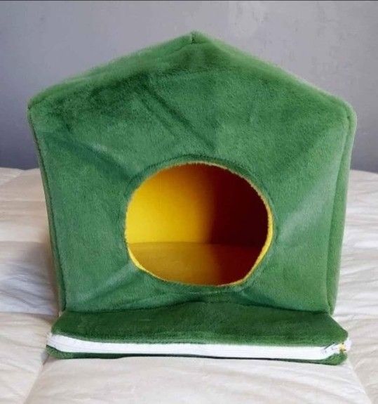 NEW! Small plush soft-sided Pet House with zipper to collapse, 15x11x11, Dog, Cat, Bird, Ferret, Etc