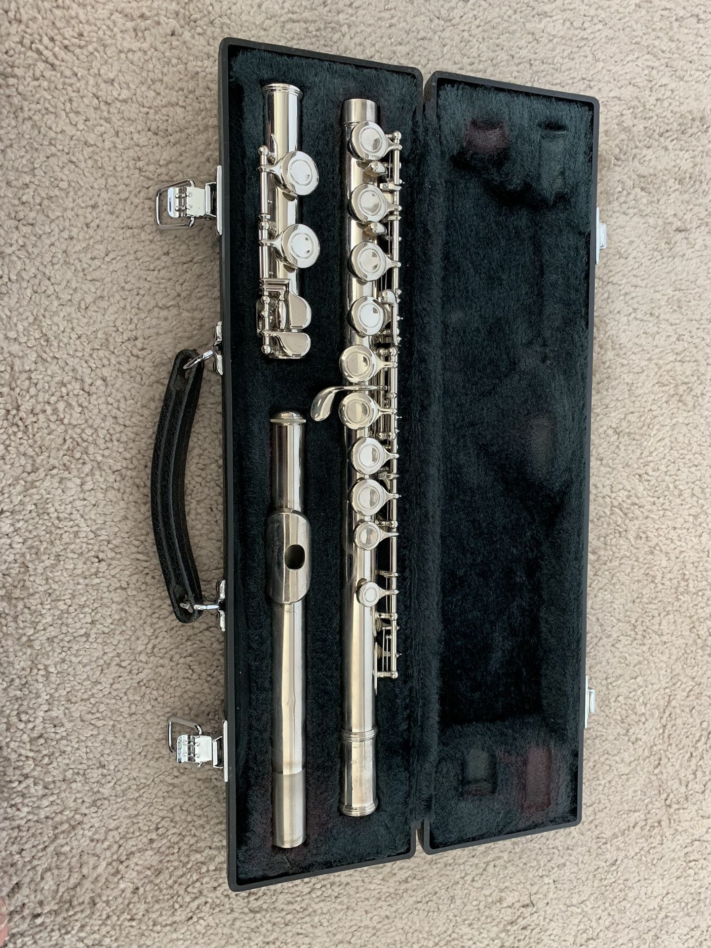 Japanese Yamaha 22in student flute (great for middle/highschool)